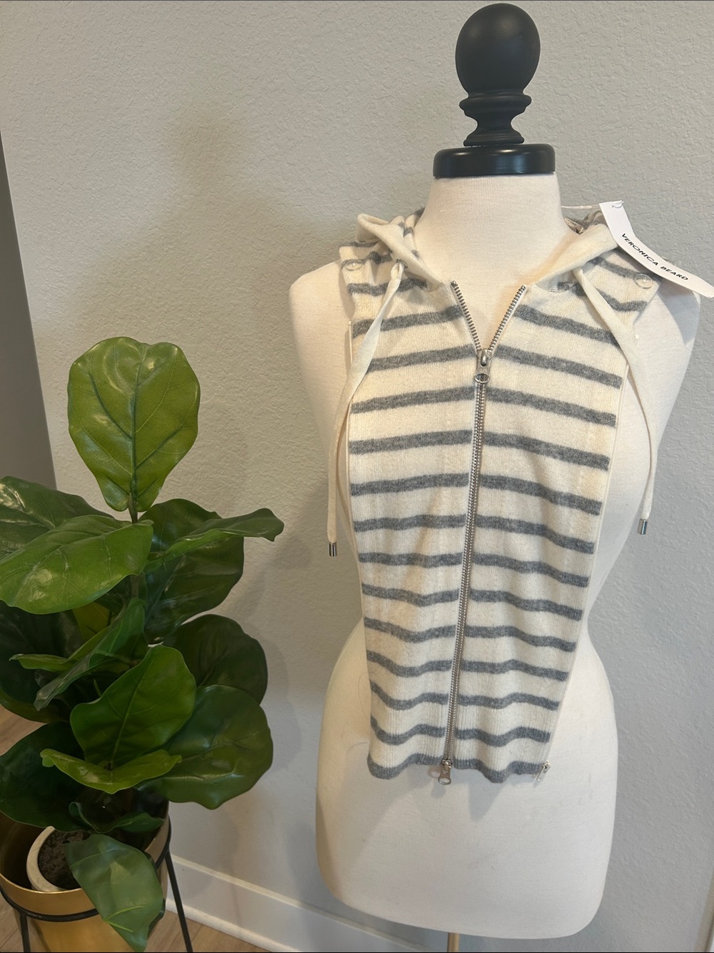 Veronica Beard Cashmere Ivory & Gray Striped Hooded Dickey Zip Insert